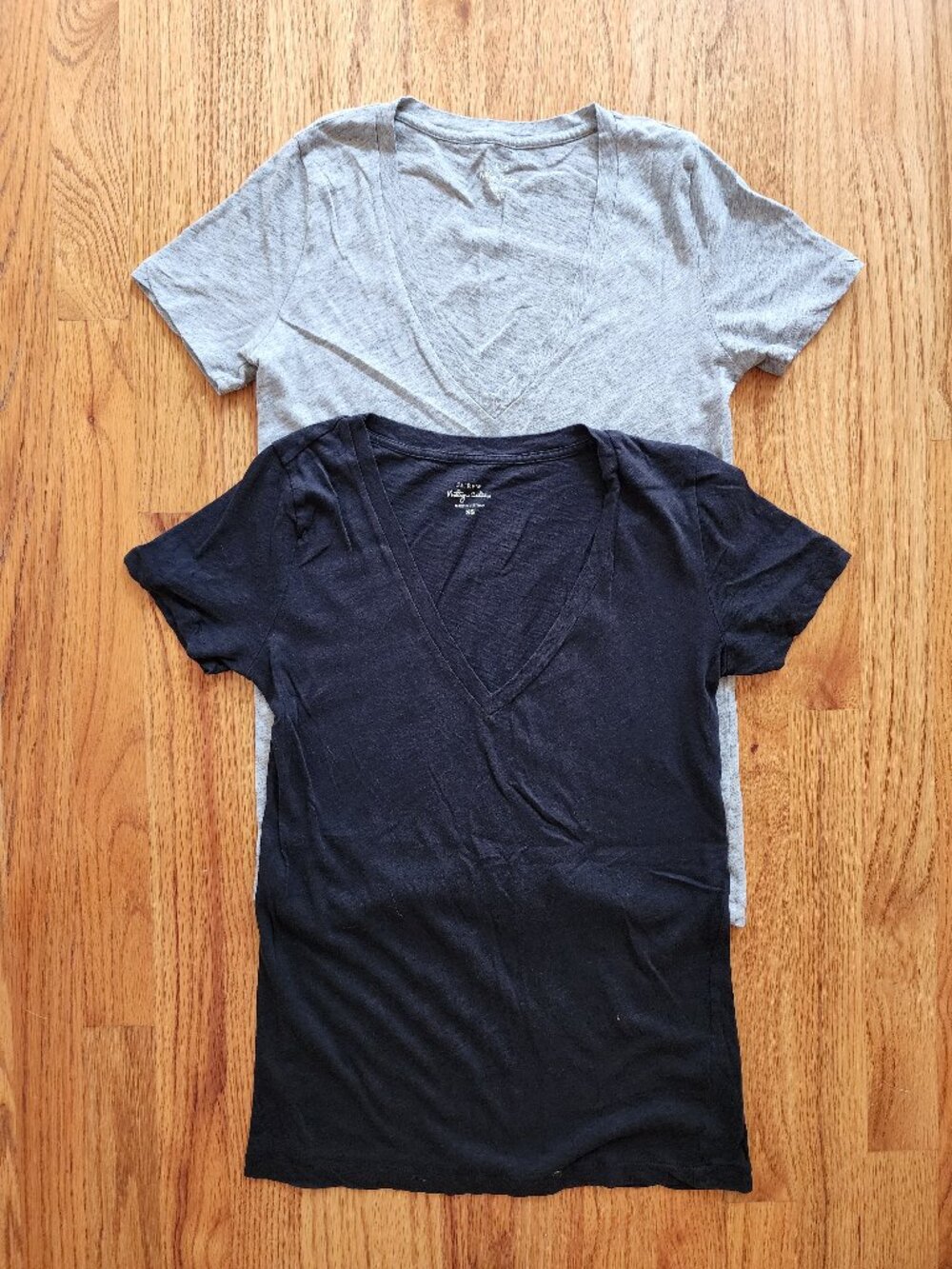 NWOT J.Crew Vintage Cotton V-Neck Tees Bundle (Set of 2) – Black & Heather Grey